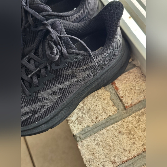 Size 7 Hoka Sneackers - Picture 3 of 3